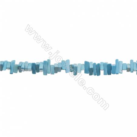 Howlite teintée bleue triangle sur fil Taille 6x12mm  trou0.8mm Environ 216perles/fil 31-32"