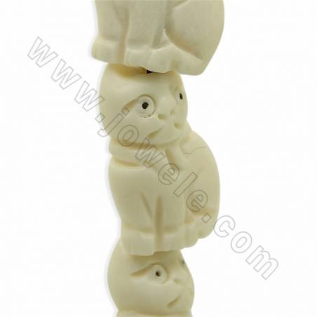 Osso de boi esculpido artesanal em forma de Gato da Sorte em Branco com 15mm por 25mm, 1mm de furo - 18 contas