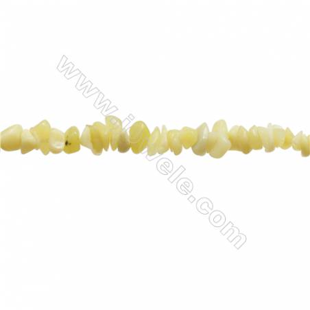 Jade jaune en forme de chips sur fil  Taille 4~8x5~16mm trou 0.8mm x1fil Environ 31~32"