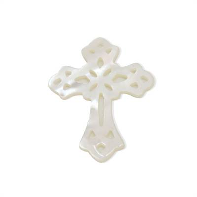 十字架形透かし彫り図白色マザーオブパール　貝殻　24mm x 30mm x 2個
