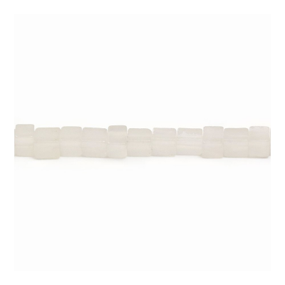 Jade blanc Cube 4mm Trou0.8mm 39-40cm/Strand