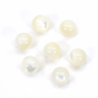 白い貝の真珠の母半分によってあけられるビードの円形の直径8mmの穴0.8mm 10pcs/pack。